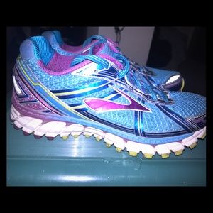 Women's brooks adrenaline running shoes